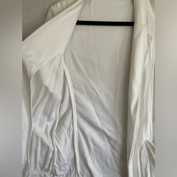 Talula  Aritzia classic white Kent lightweight open blazer Sz 6 - Picture 8 of 16